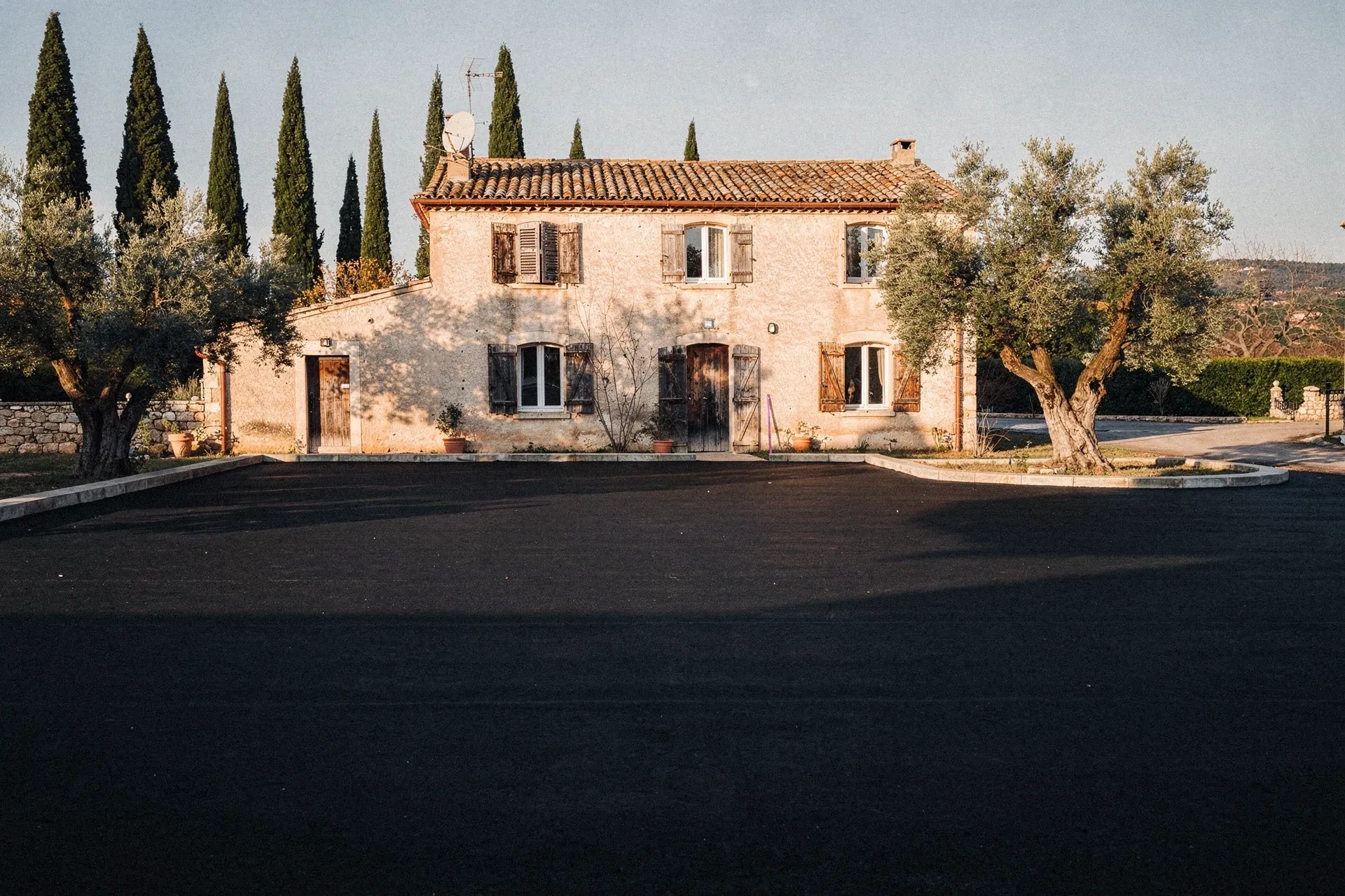 Après — Goudronnage d'une cour de maison